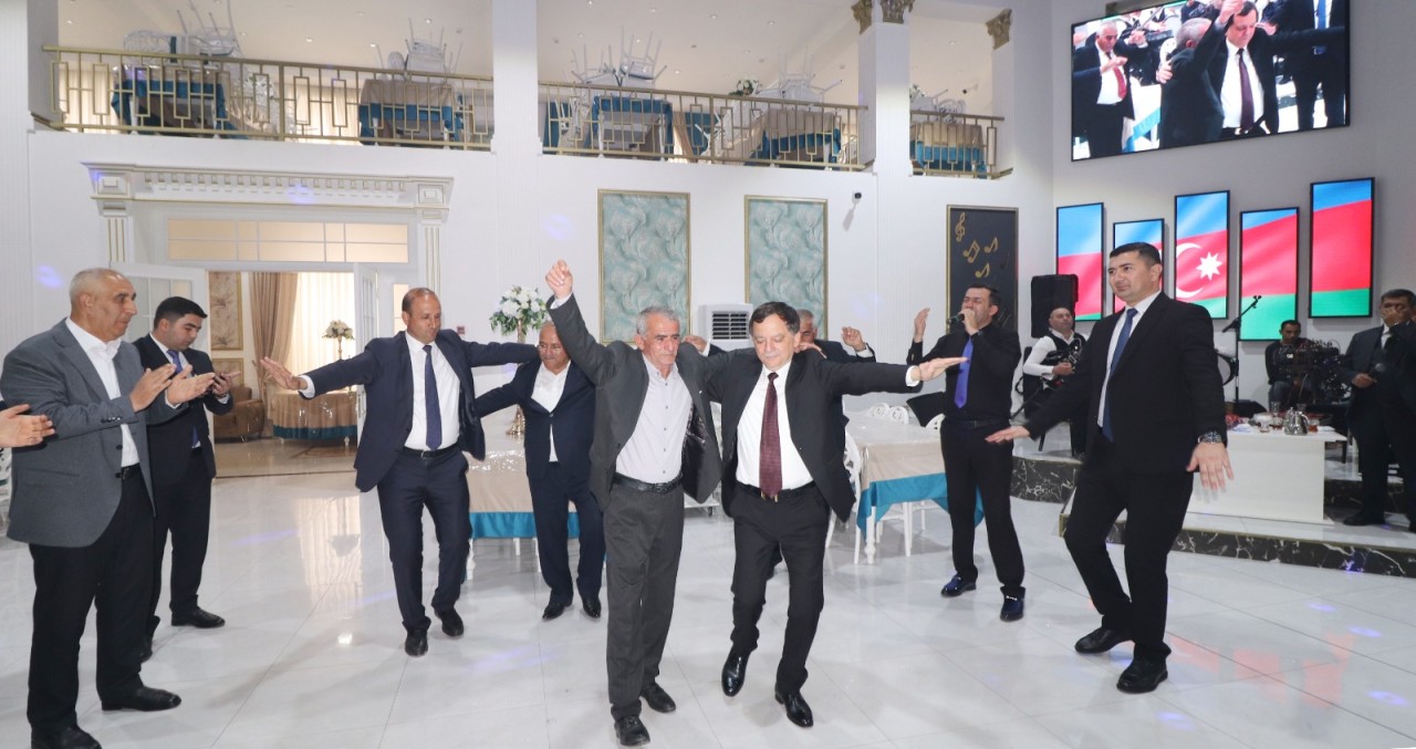 Qazaxın icra başçısı şəhid qardaşının toyunda - FOTOLAR